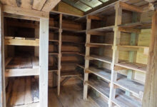 Photo of Деревянные стеллажи для обуви