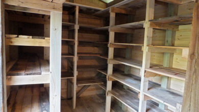 Photo of Деревянные стеллажи для обуви