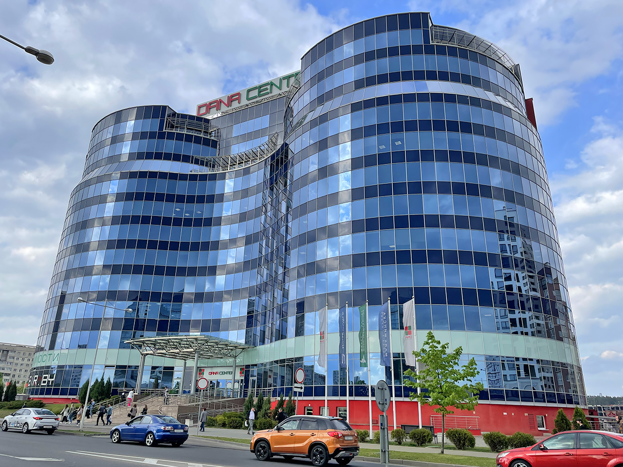 Фото 48 — Многоэтажный офисный центр открыт